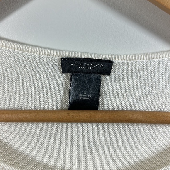 Ann Taylor Loft Large Knit Sweater Cream with pockets Long Sleeve scoop neck - Picture 2 of 6